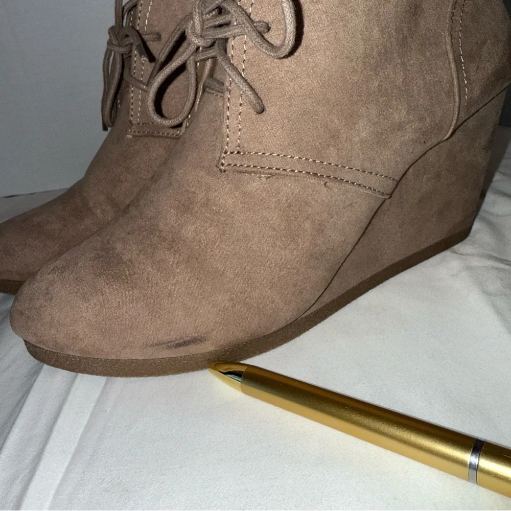Women's Tan Taupe Faux Suede Lace-up Wedge Ankle Boots‎ Size 7